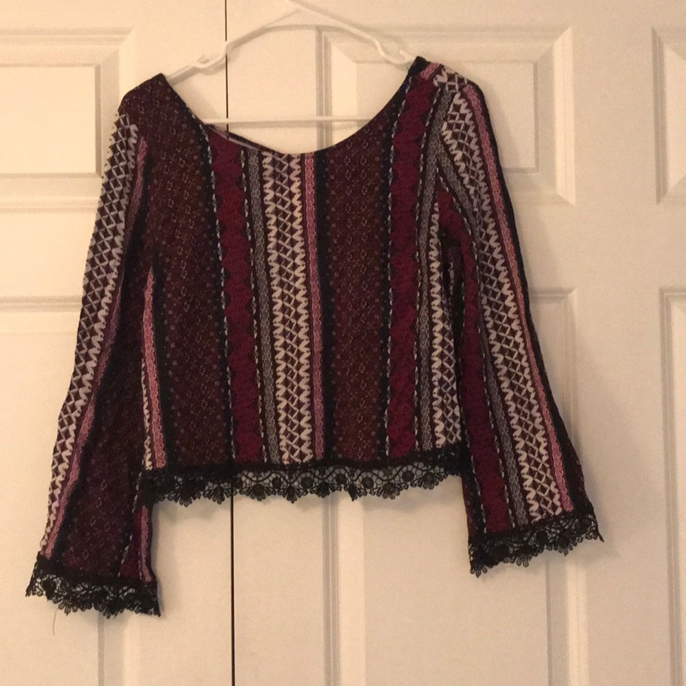Cropped flowy shirt with bell sleeves
